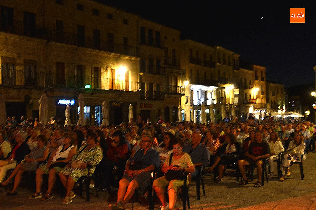 Concierto en la Plaza Mayor por las Jornadas Cultura Tradicional Rayana