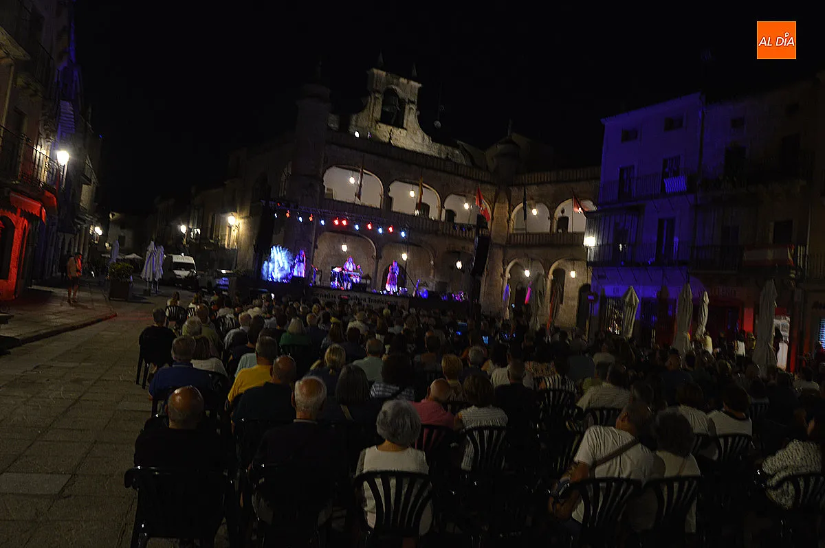 Concierto en la Plaza Mayor por las Jornadas Cultura Tradicional Rayana