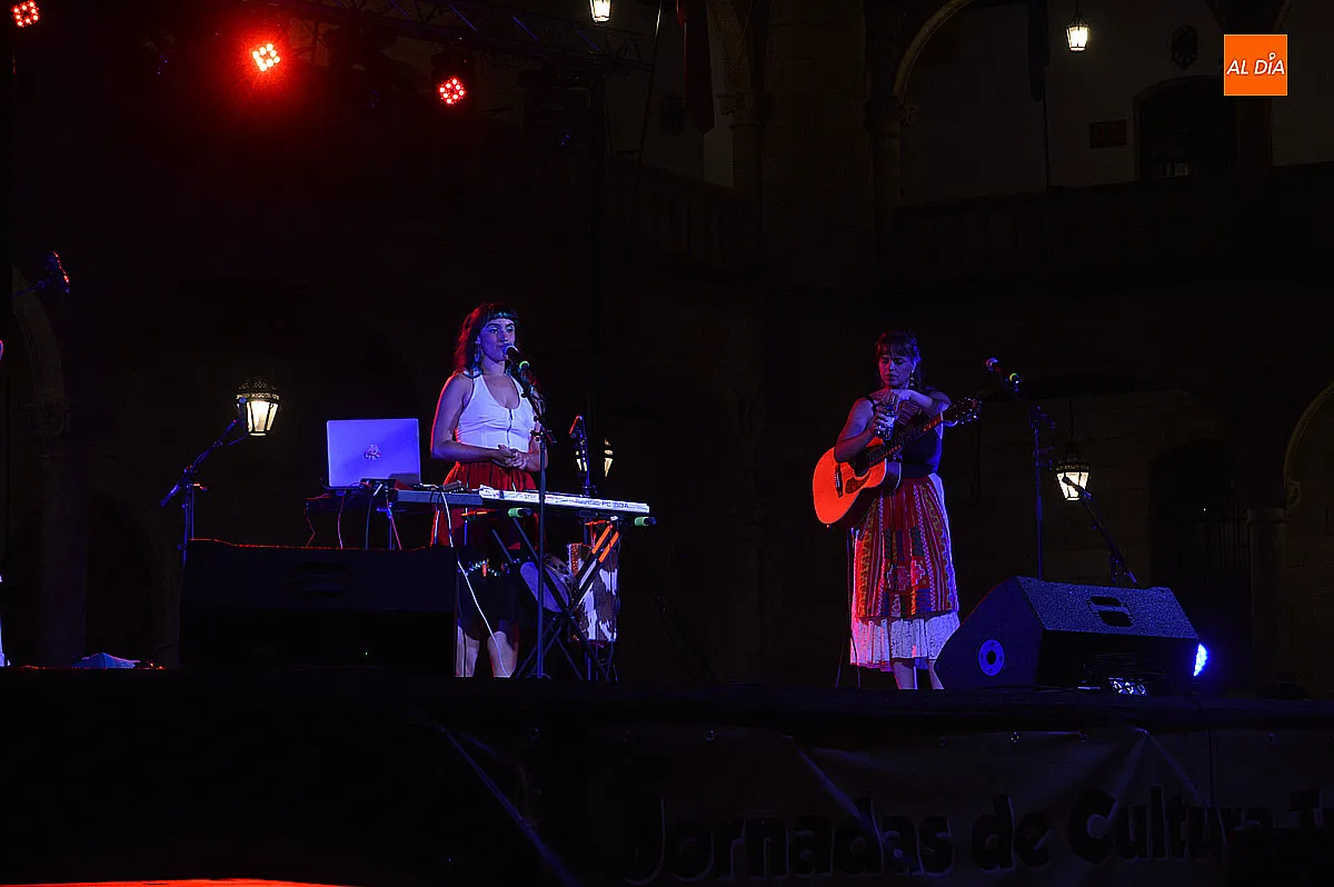 Concierto en la Plaza Mayor por las Jornadas Cultura Tradicional Rayana