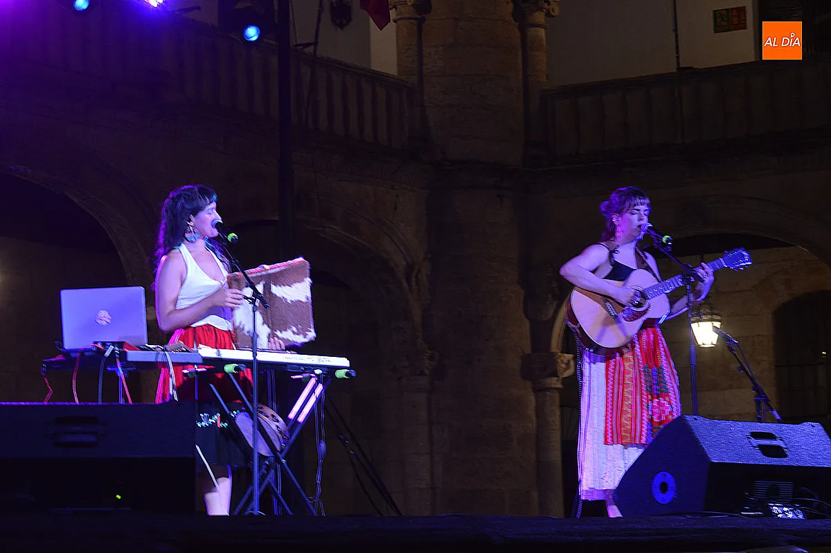 Concierto en la Plaza Mayor por las Jornadas Cultura Tradicional Rayana