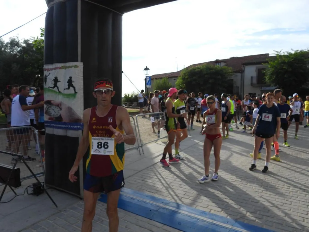 Iván Roade y Marina Martín se coronan en la V Carrera Entre Dos Luces de Ledesma