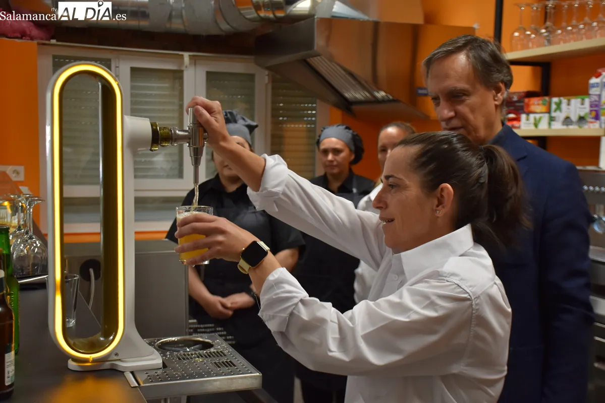 El CEFOL clausura su curso de hostelería con cuatro de sus quince alumnos ya insertados en el mercado laboral. Fotos de Miguel González