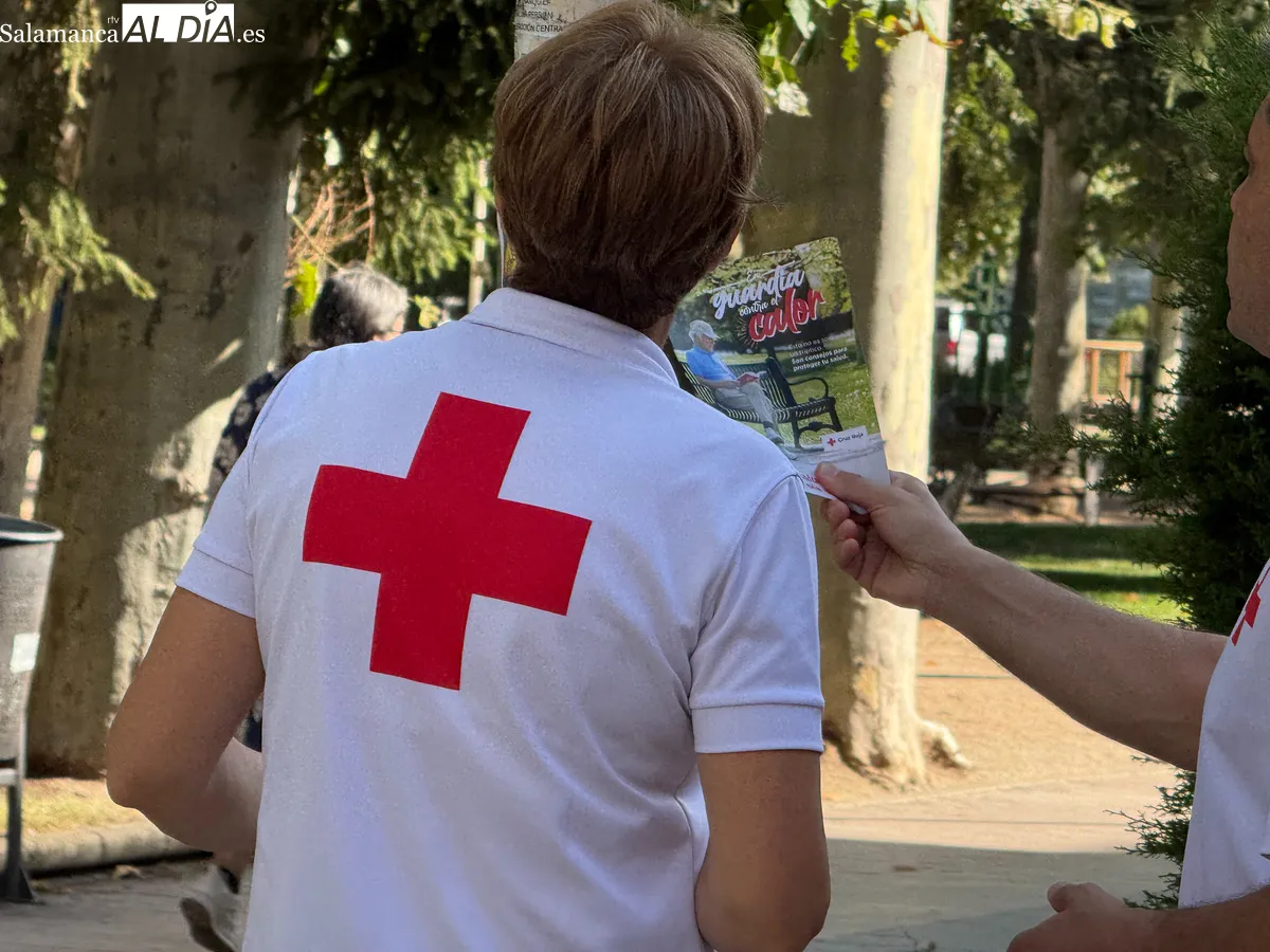 Campaña Cruz Roja para prevenir golpes de calor. Fotos de Miguel González