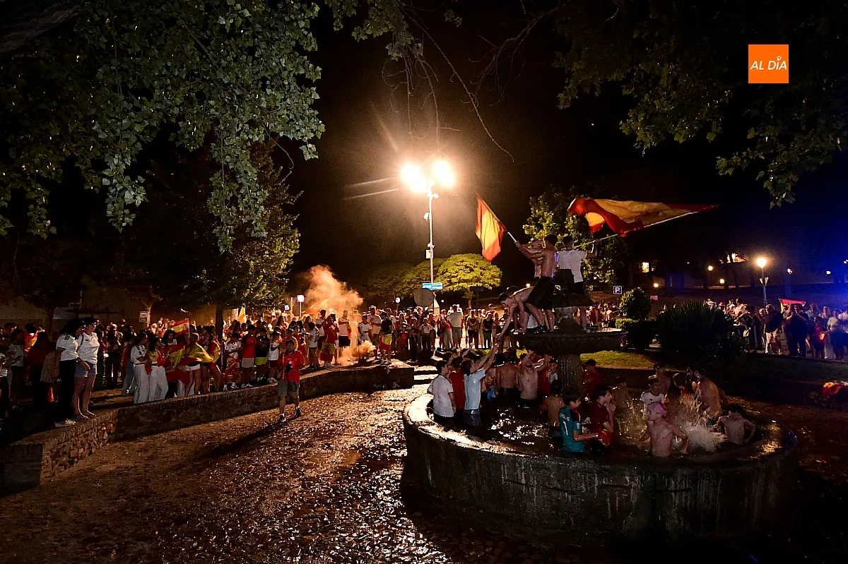 Celebración mundial fútbol fuente Árbol Gordo 