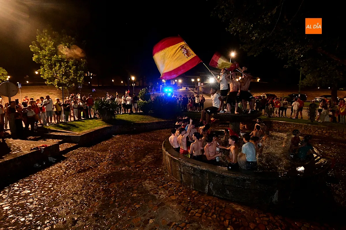 Celebración mundial fútbol fuente Árbol Gordo 