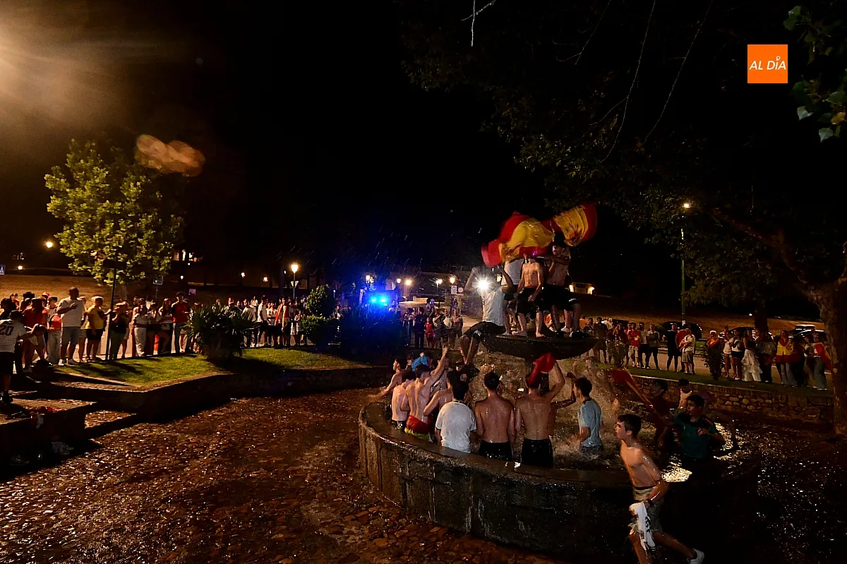 Celebración mundial fútbol fuente Árbol Gordo 