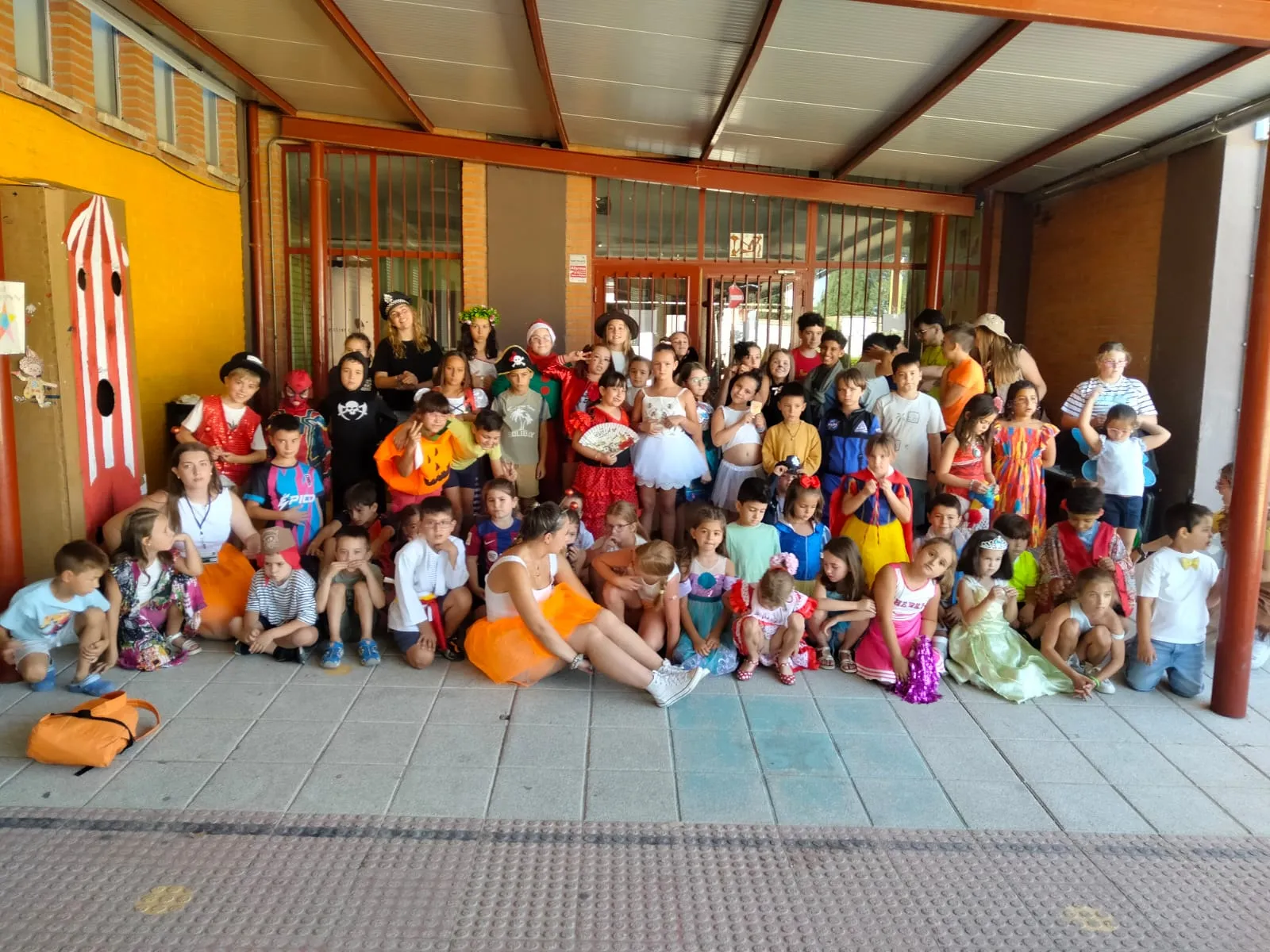 Foto 2 - El primer turno del Programa Conciliamos pone el broche final con una gran fiesta de disfraces