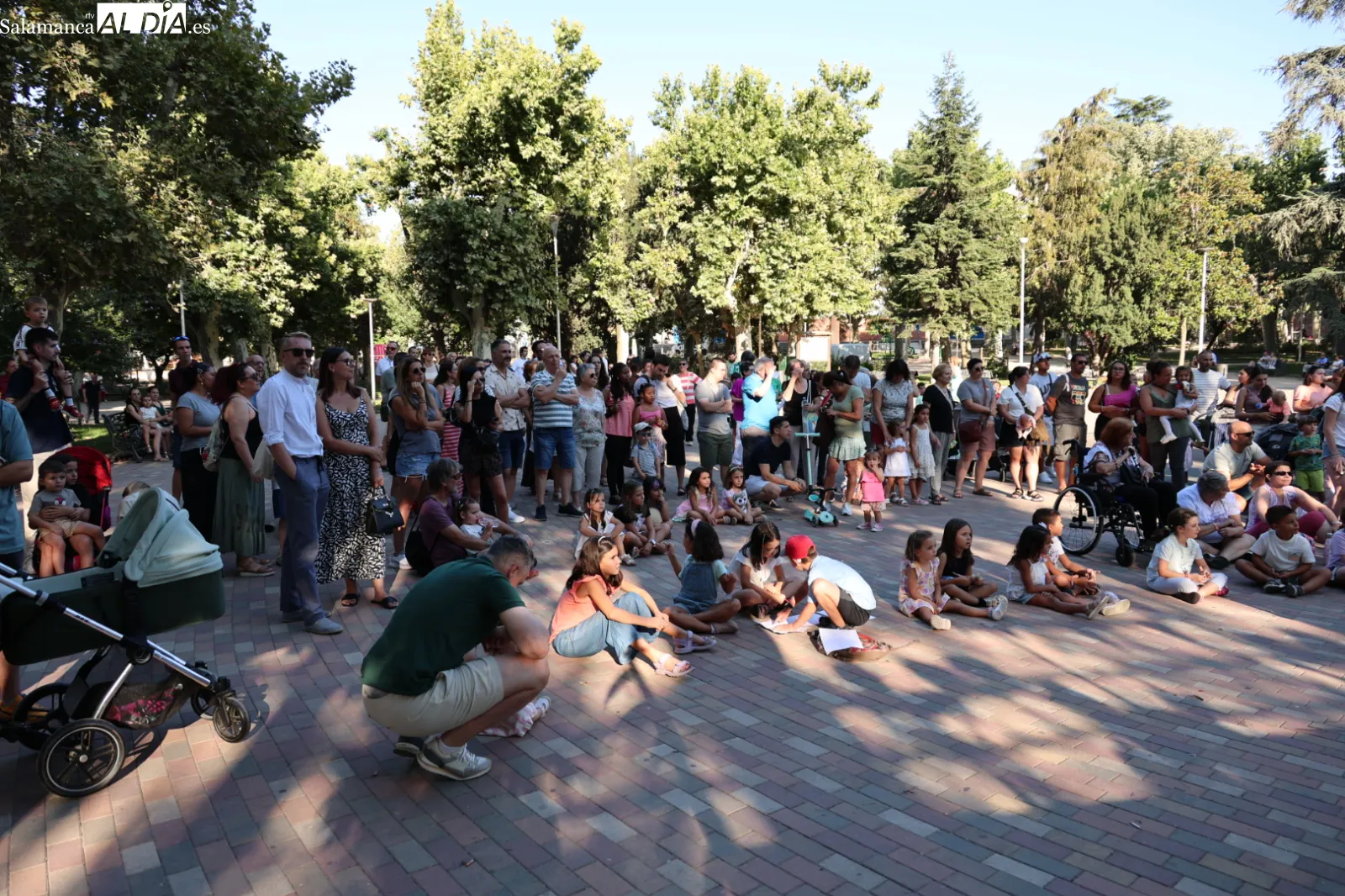 El parque de La Alamedilla acoge el Día de los Abuelos con un espectáculo de Kamaru Teatro | Fotos: David Sañudo