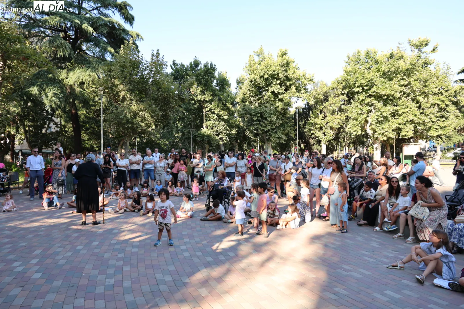 El parque de La Alamedilla acoge el Día de los Abuelos con un espectáculo de Kamaru Teatro | Fotos: David Sañudo