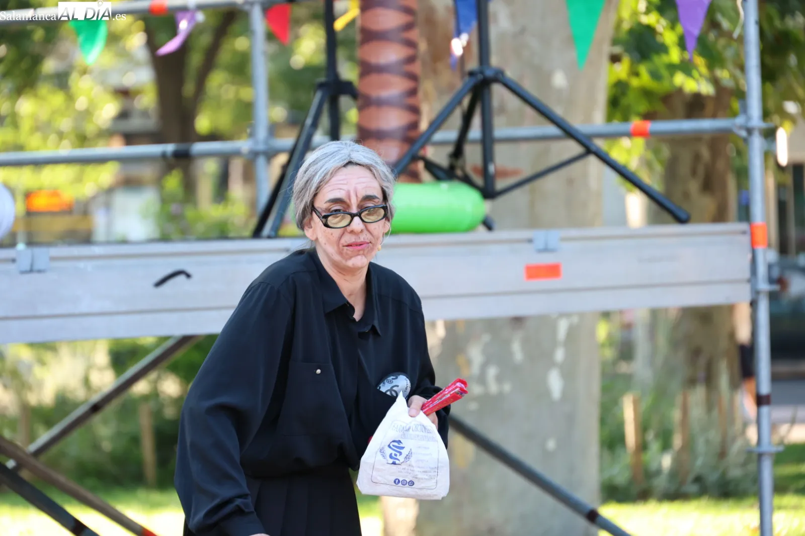 El parque de La Alamedilla acoge el Día de los Abuelos con un espectáculo de Kamaru Teatro | Fotos: David Sañudo