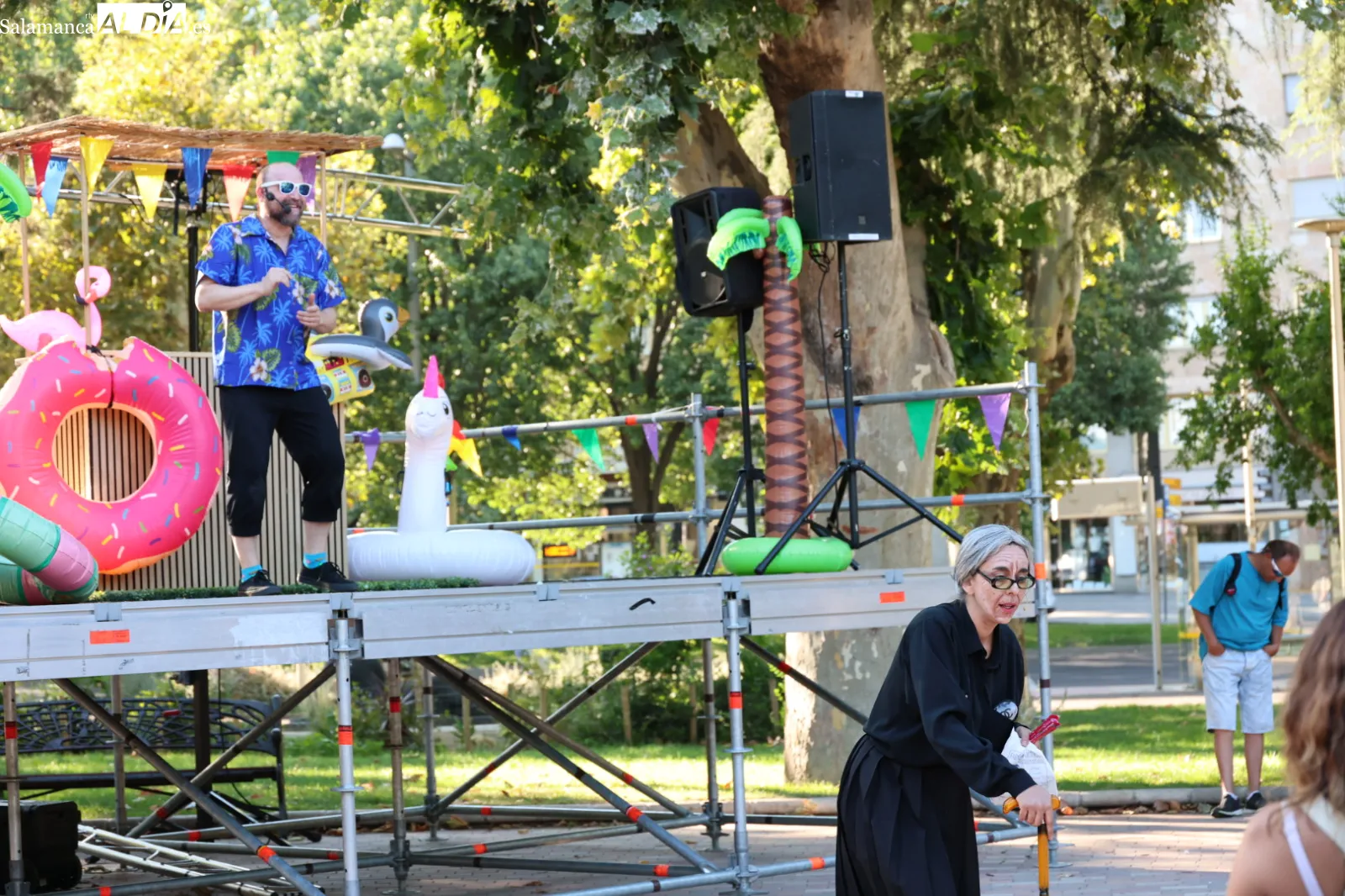 El parque de La Alamedilla acoge el Día de los Abuelos con un espectáculo de Kamaru Teatro | Fotos: David Sañudo