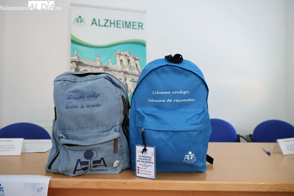 Mochilas solidarias para compartir el peso del Alzheimer y sumar apoyos en Salamanca | FOTOS: David Sañudo 