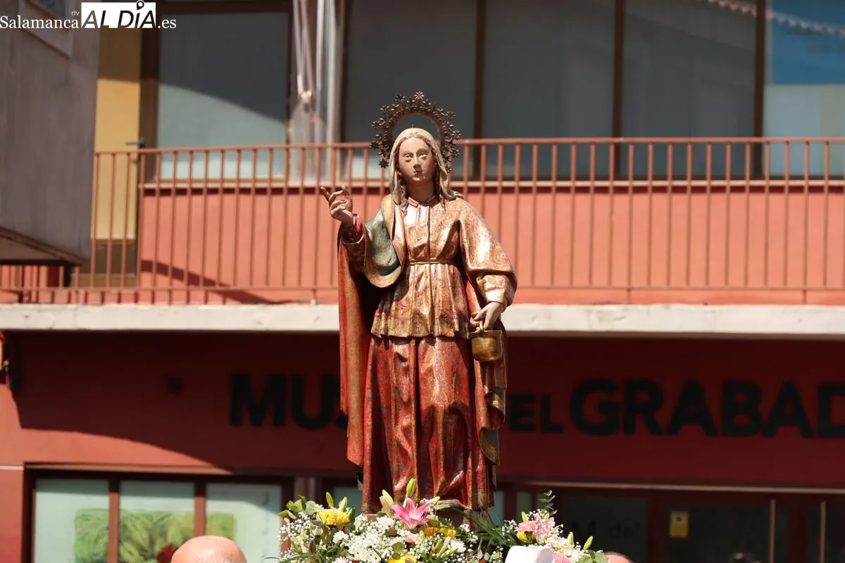 Santa Marta recorre las calles del municipio en su día grande para honrar a su patrona | FOTOS: David Sañudo 