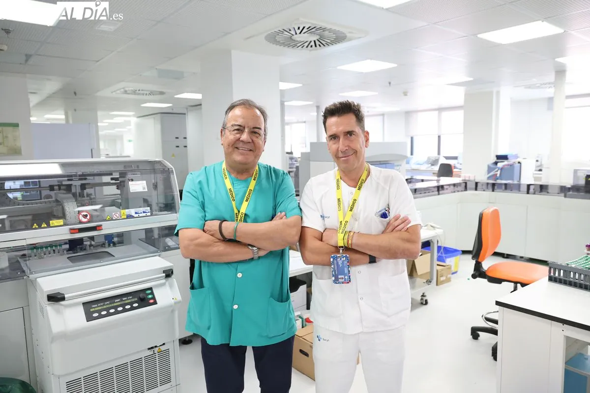 Así funciona por dentro el laboratorio de Análisis Clínicos del Hospital de Salamanca | FOTOS: David Sañudo