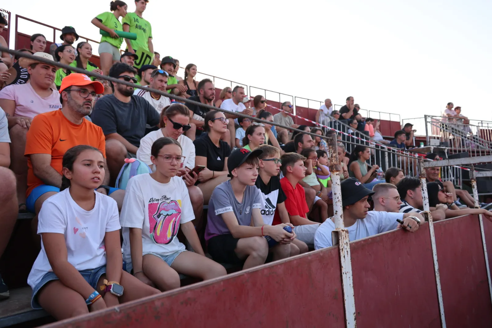 Diversión en la plaza de toros de Santa Marta con el Grand Prix y la capea de vaquillas. Fotos: David Sañudo