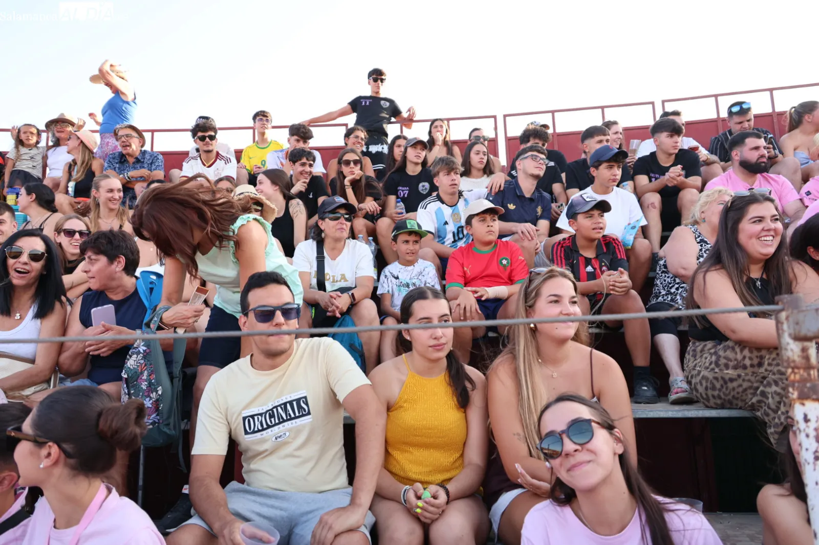 Diversión en la plaza de toros de Santa Marta con el Grand Prix y la capea de vaquillas. Fotos: David Sañudo