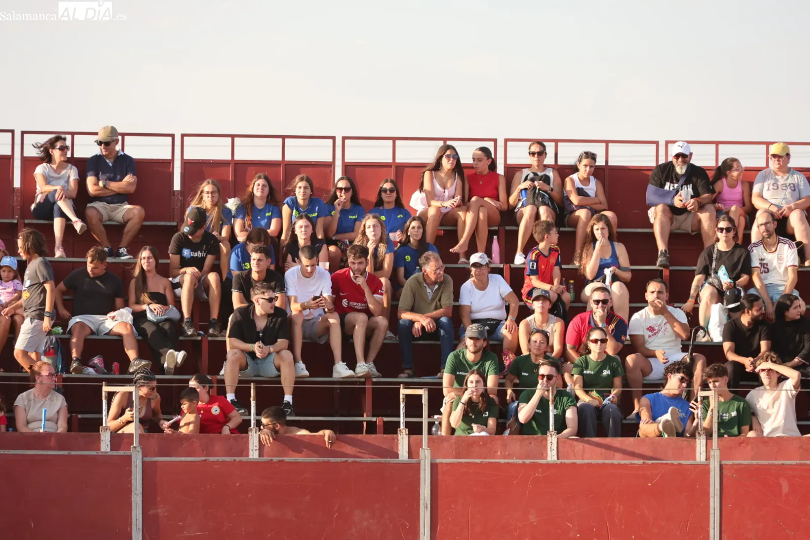 Diversión en la plaza de toros de Santa Marta con el Grand Prix y la capea de vaquillas. Fotos: David Sañudo
