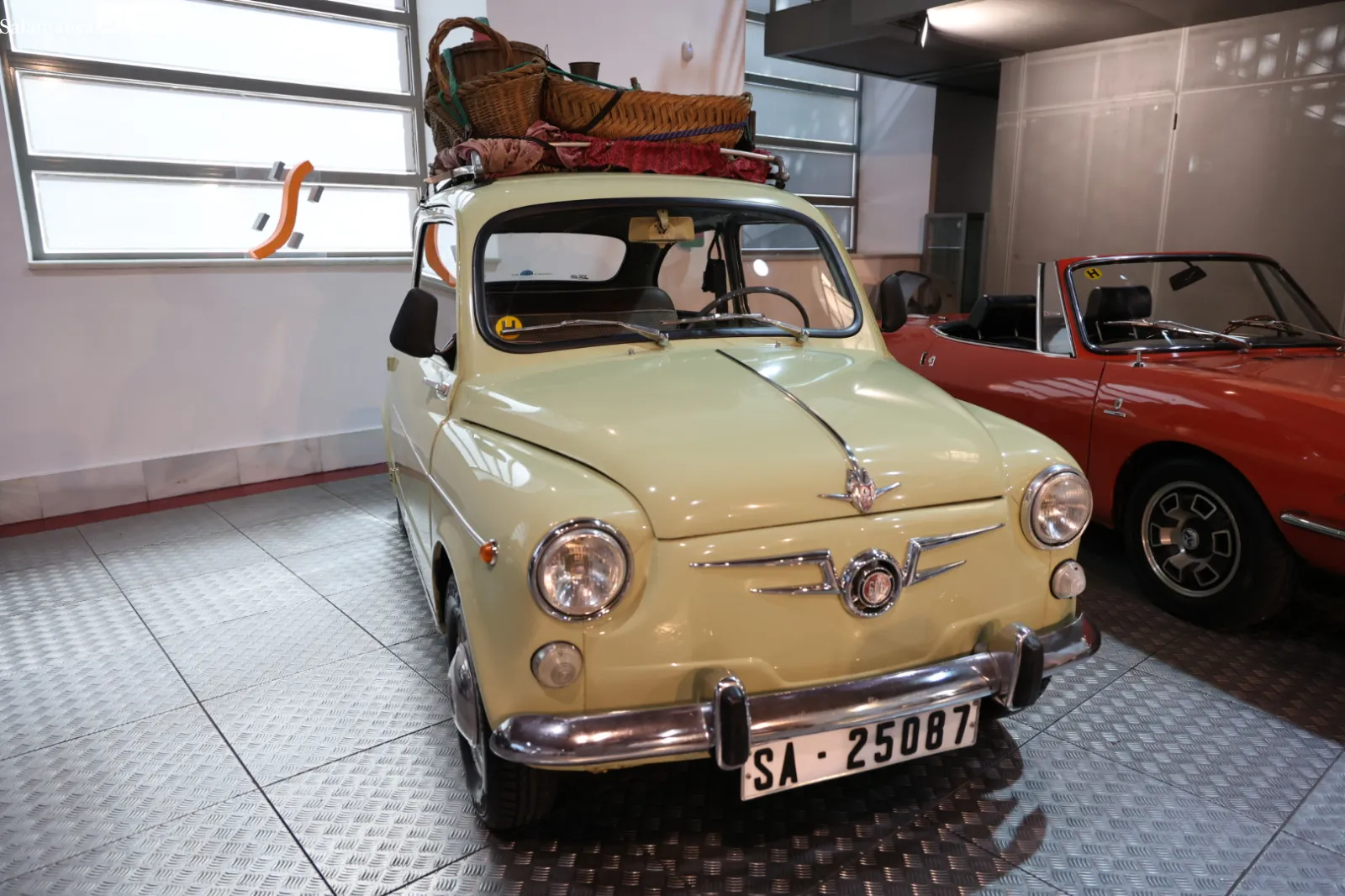 Exposición temporal 'Coleccionistas de aquí' en el Museo de Historia de la Automoción de Salamanca. Fotos de David Sañudo