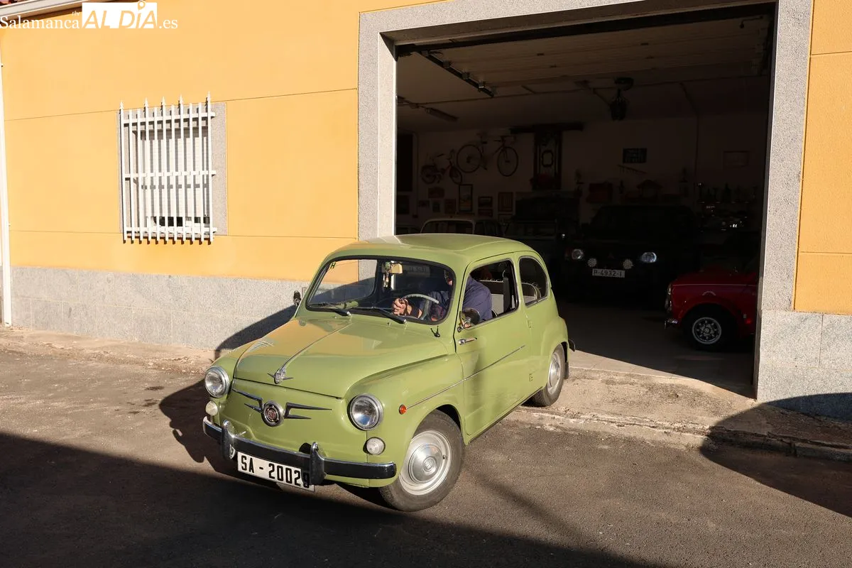 Joyas sobre ruedas en Salamanca: el salmantino que dedica su vida a los coches clásicos | Fotos: David Sañudo