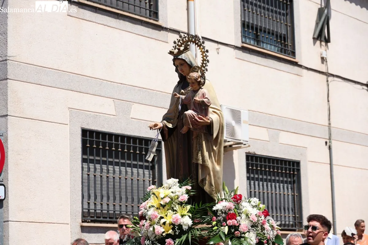 Devoción y tradición en Pizarrales con la procesión de la Virgen del Carmen | Fotos: David Sañudo