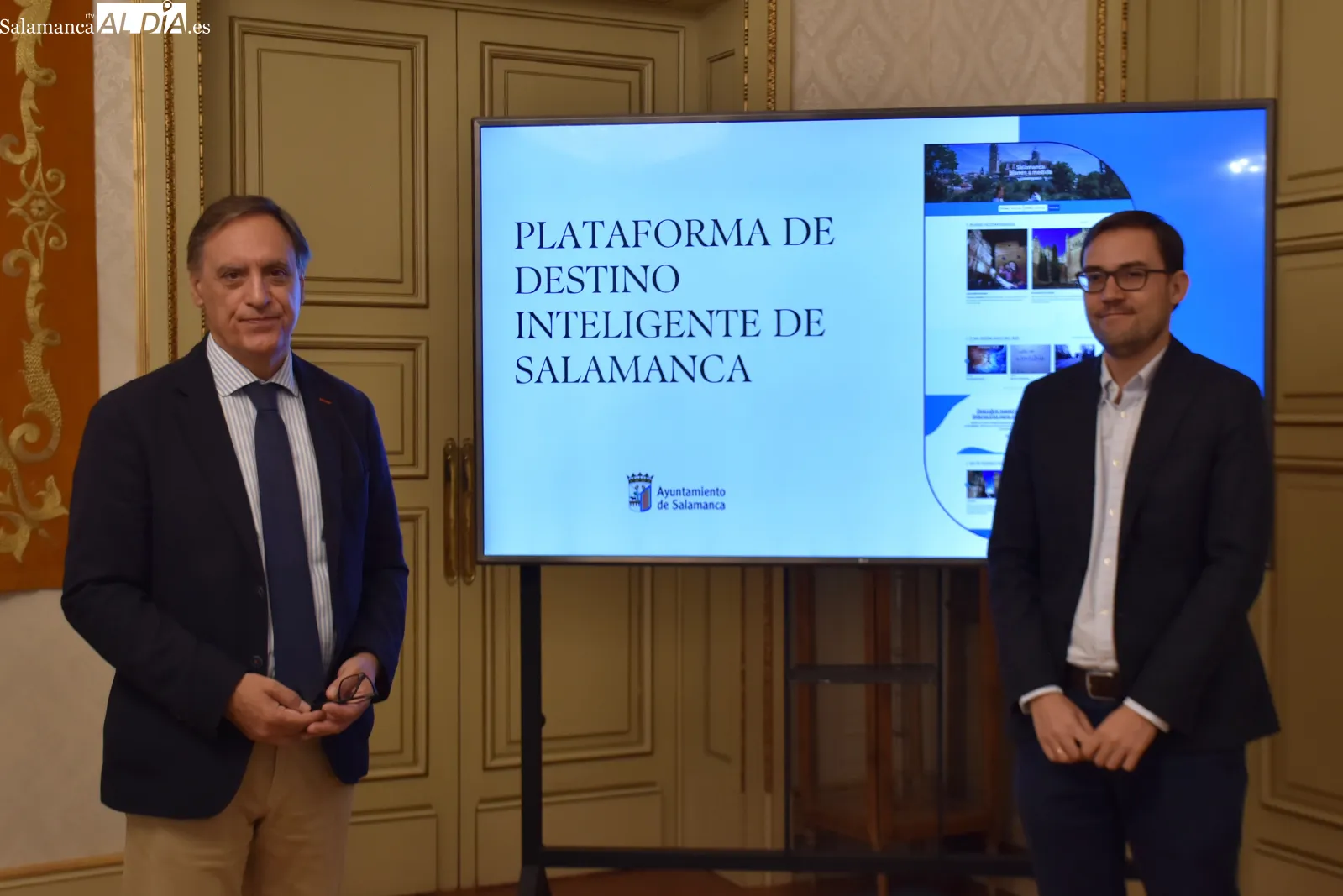 Una nueva plataforma turística permitirá tener Salamanca en la palma de la mano. Fotos: Miguel González 