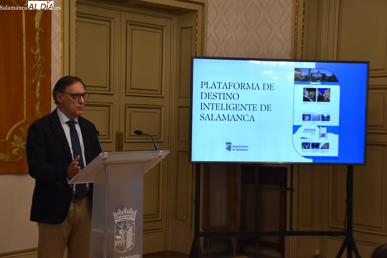 Una nueva plataforma turística permitirá tener Salamanca en la palma de la mano. Fotos: Miguel González 