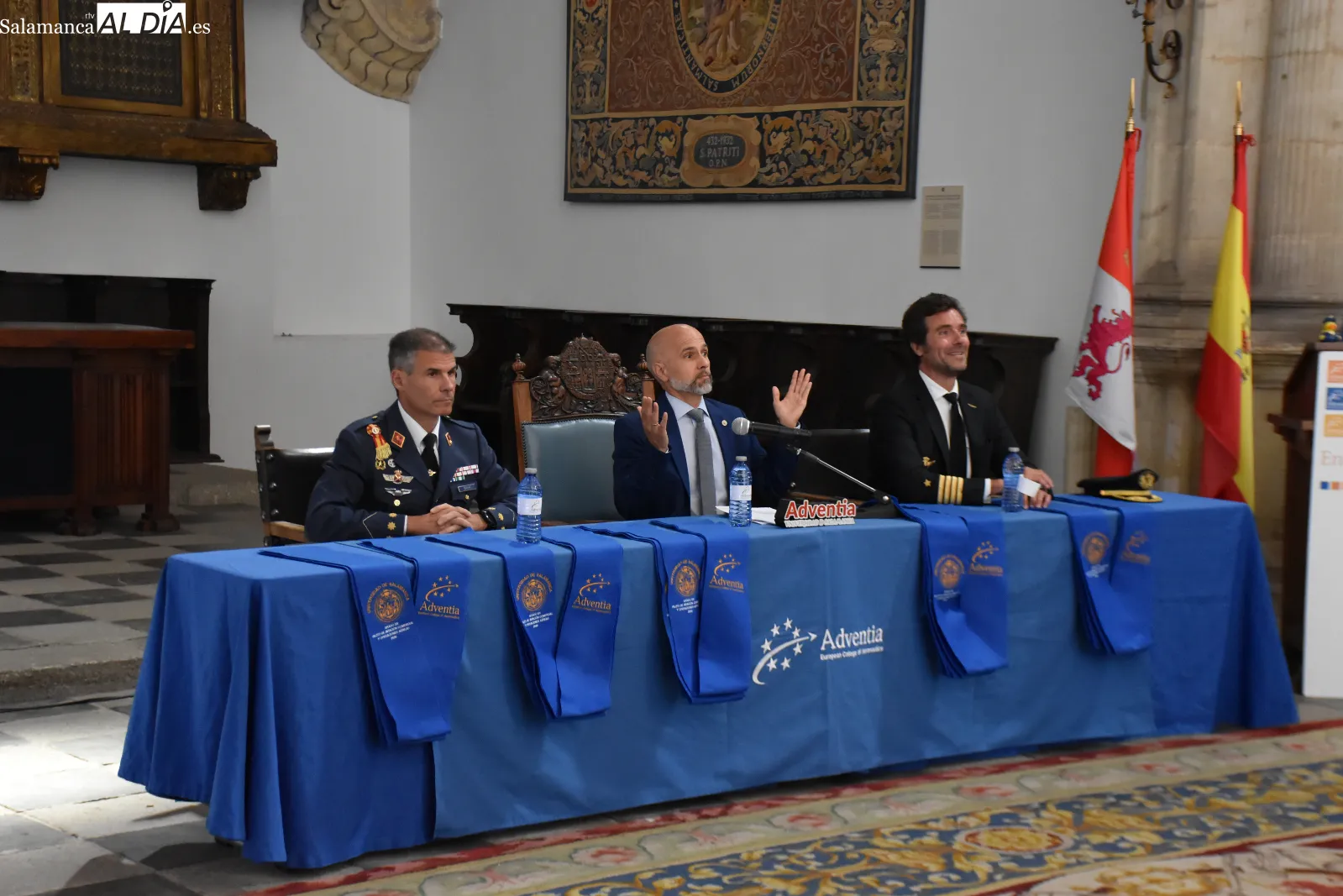 Emoción y entrega de alas en la graduación de las nuevas promociones de la Escuela de Pilotos Adventia-USAL. Fotos de MIguel González