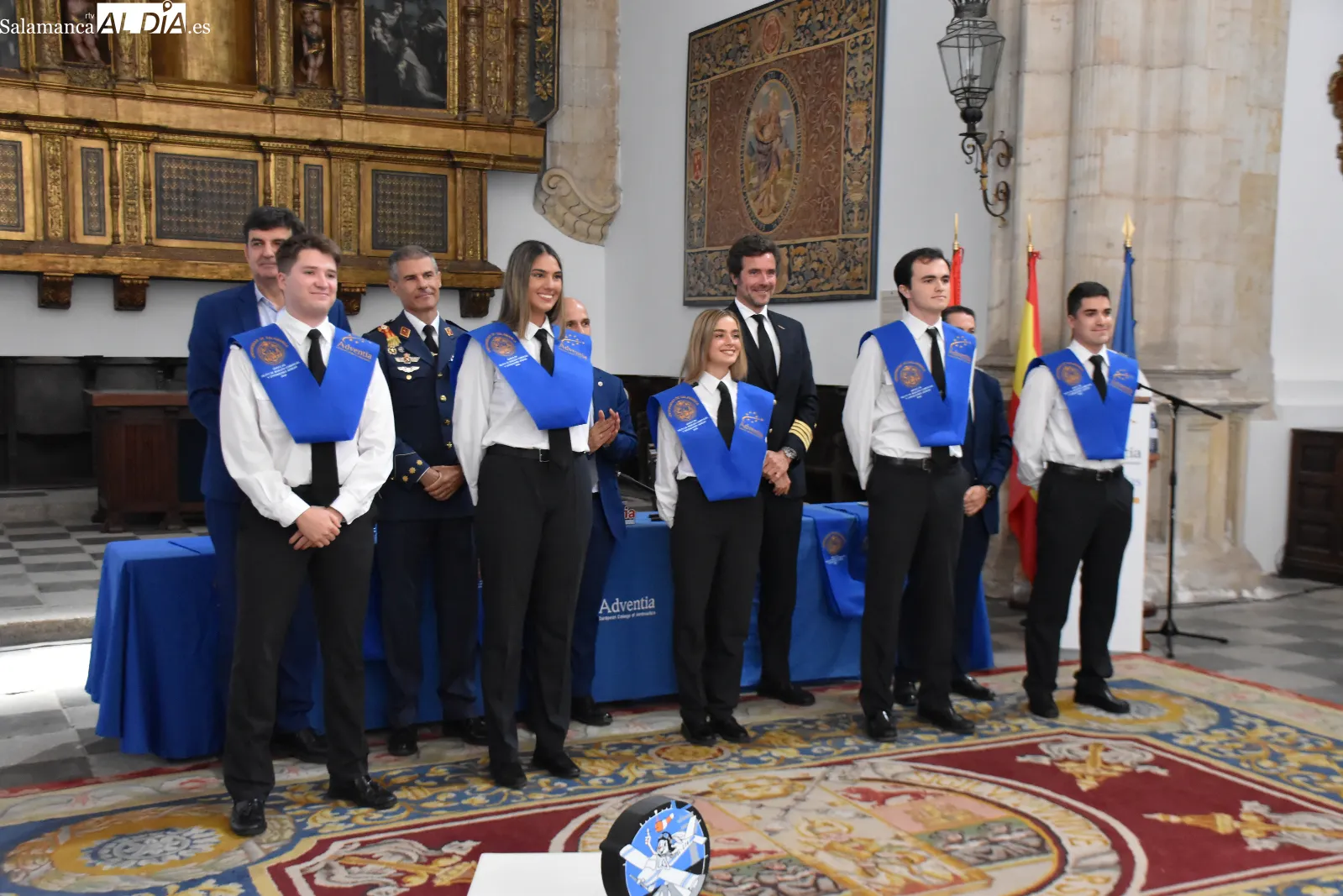 Emoción y entrega de alas en la graduación de las nuevas promociones de la Escuela de Pilotos Adventia-USAL. Fotos de MIguel González