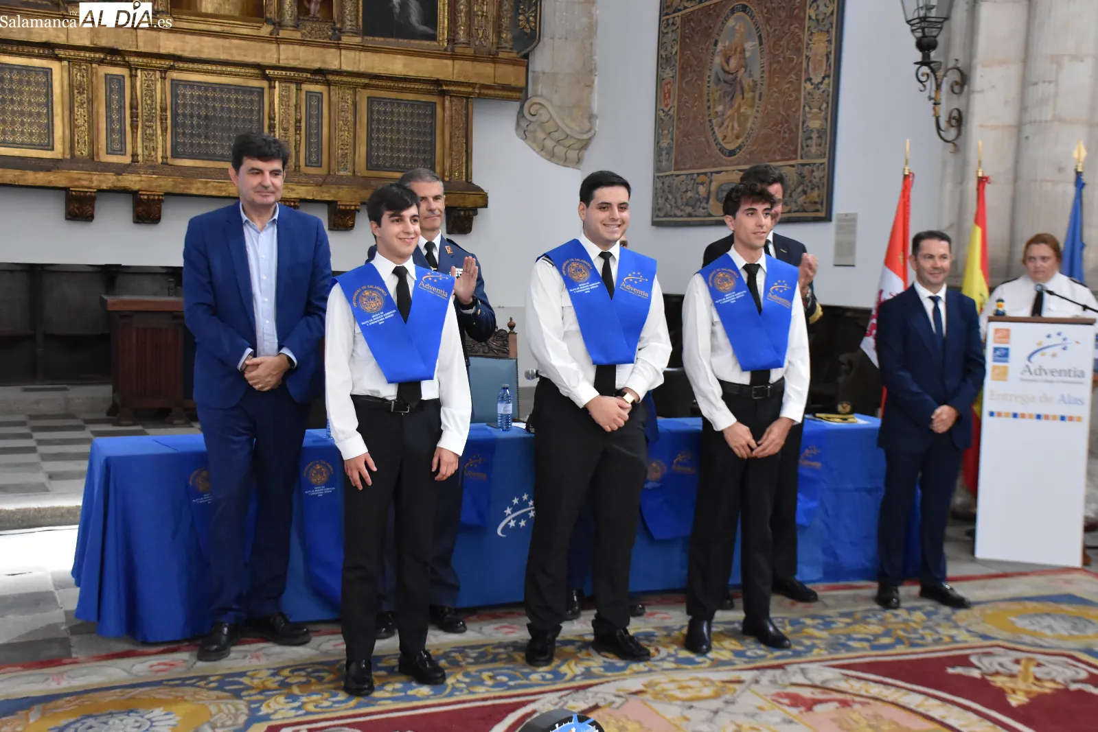 Emoción y entrega de alas en la graduación de las nuevas promociones de la Escuela de Pilotos Adventia-USAL. Fotos de MIguel González