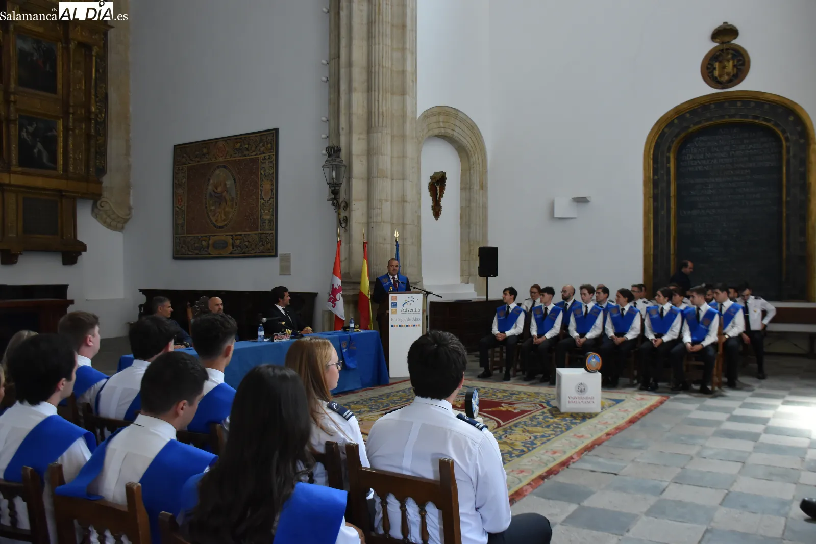 Emoción y entrega de alas en la graduación de las nuevas promociones de la Escuela de Pilotos Adventia-USAL. Fotos de MIguel González