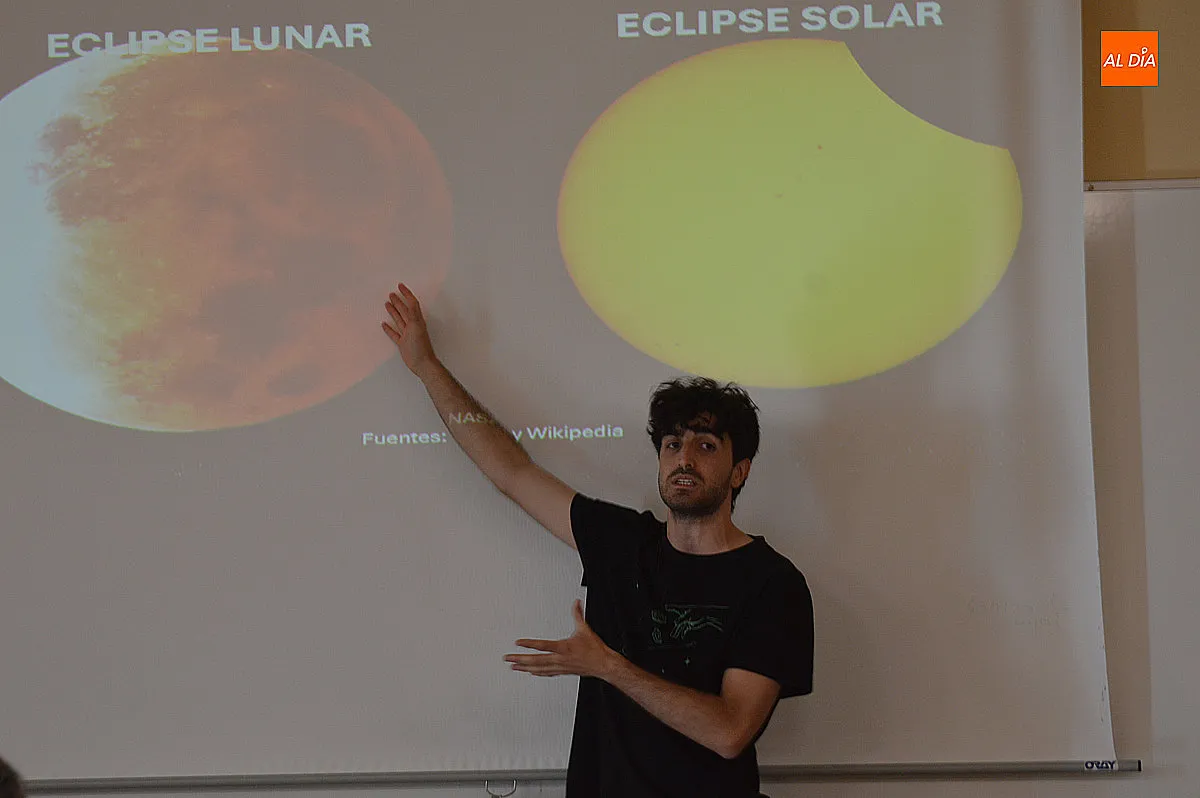 Foto 2 - Gran &eacute;xito en la charla divulgativa de Astrobiga sobre el eclipse solar 