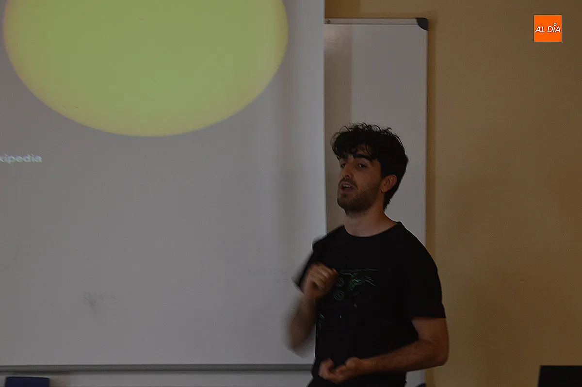 Foto 4 - Gran &eacute;xito en la charla divulgativa de Astrobiga sobre el eclipse solar 