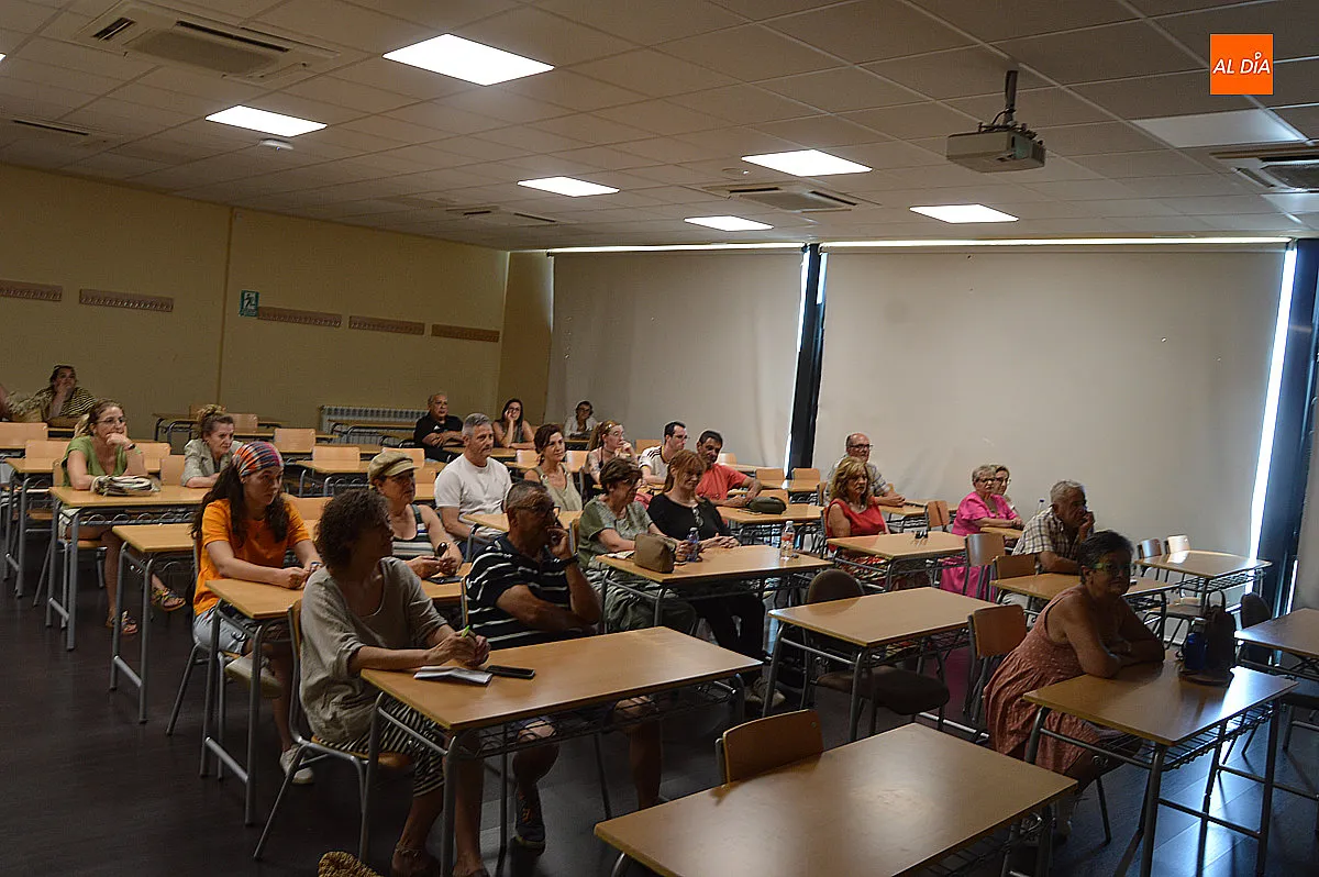 Foto 6 - Gran &eacute;xito en la charla divulgativa de Astrobiga sobre el eclipse solar 