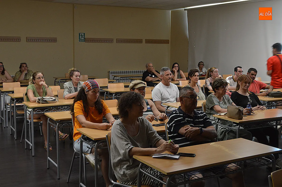 Foto 7 - Gran &eacute;xito en la charla divulgativa de Astrobiga sobre el eclipse solar 
