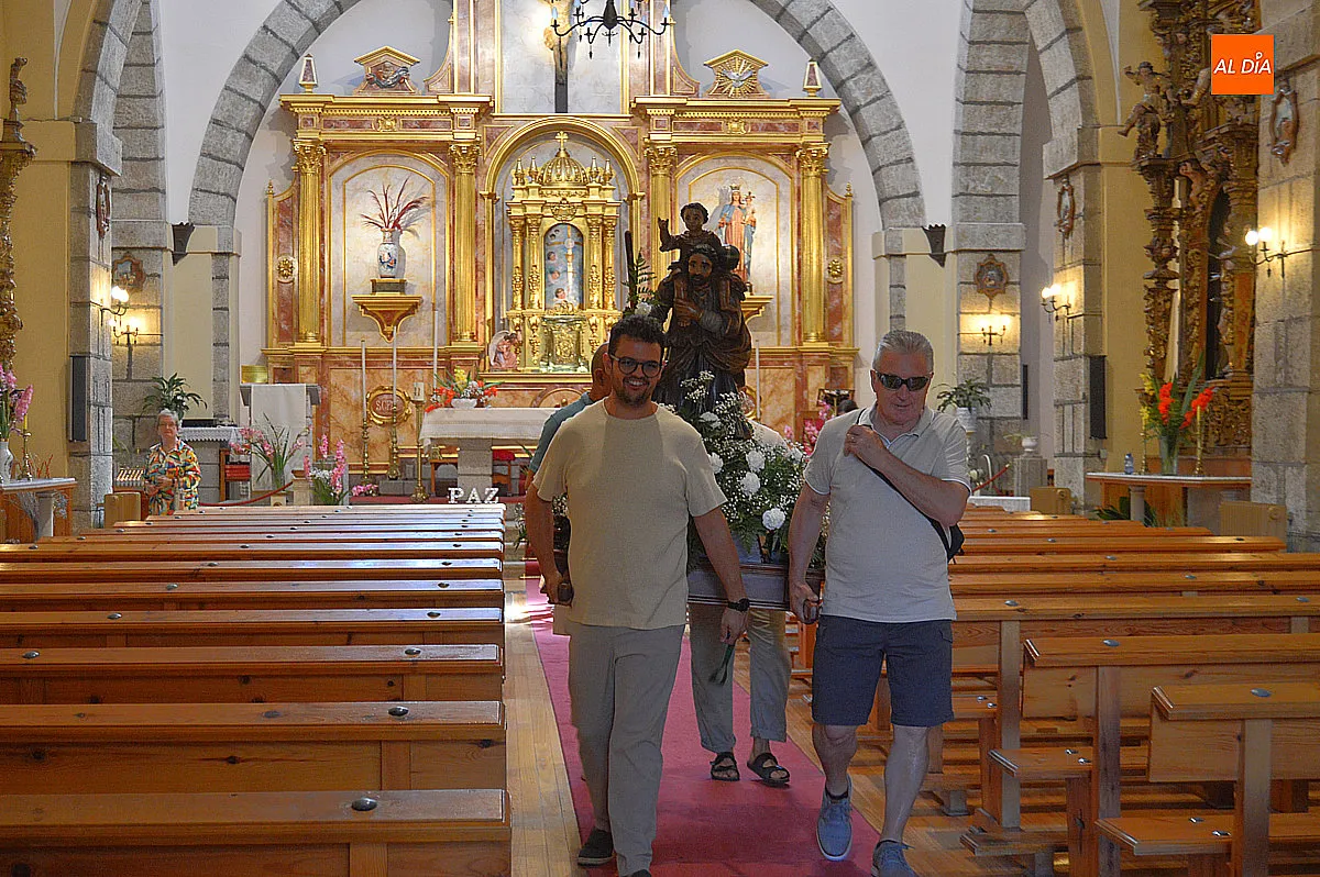 Procesión motorizada de la Parroquia de San Cristóbal en honor a su patrón 