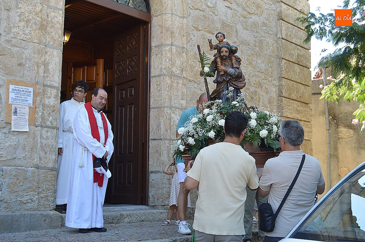Procesión motorizada de la Parroquia de San Cristóbal en honor a su patrón 