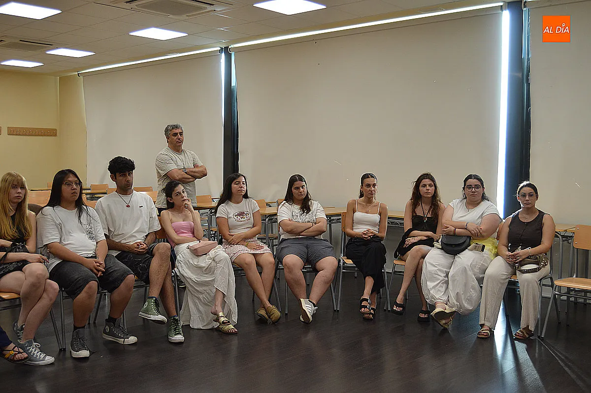 Foto 3 - El Divierteatro comienza a prepararse para la Feria de Teatro con la formaci&oacute;n de sus voluntarios
