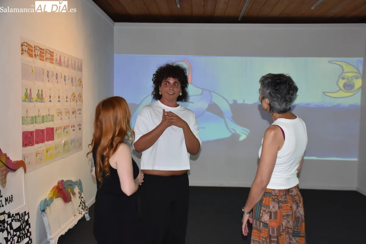 Una obra de 800 dibujos a lápiz protagoniza la nueva exposición de Alex Bow en Fonseca. Fotos de Miguel González
