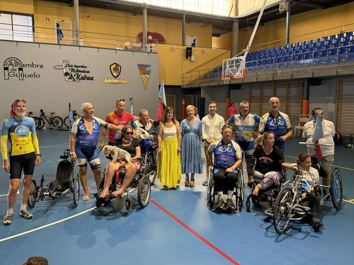 Foto 2 - La expedici&oacute;n inclusiva de 'Discamino' hace parada en Guijuelo en su reto hacia Santiago