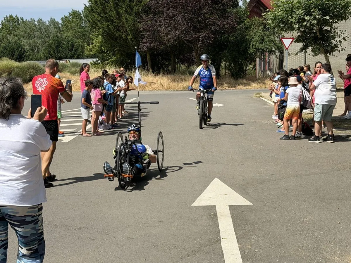 Foto 7 - La expedici&oacute;n inclusiva de 'Discamino' hace parada en Guijuelo en su reto hacia Santiago