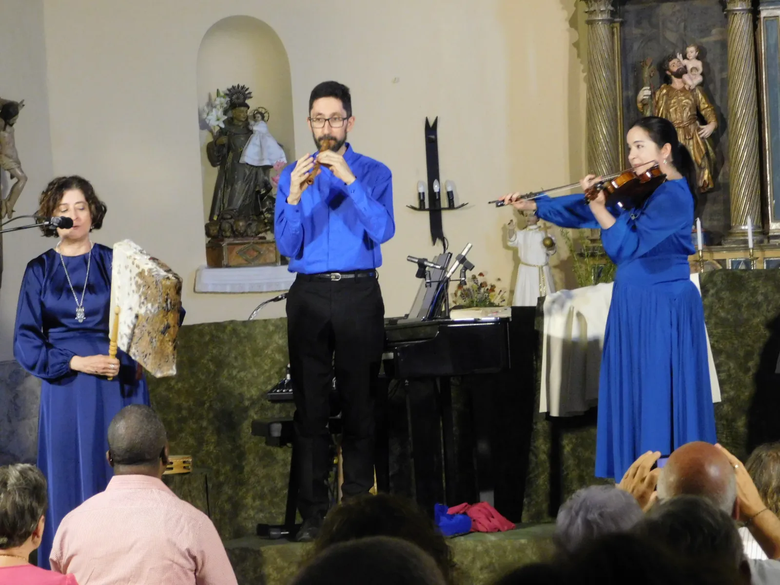 Foto 10 - El Tejado se emociona con la representaci&oacute;n de 'Juan, el esp&iacute;ritu del amor'