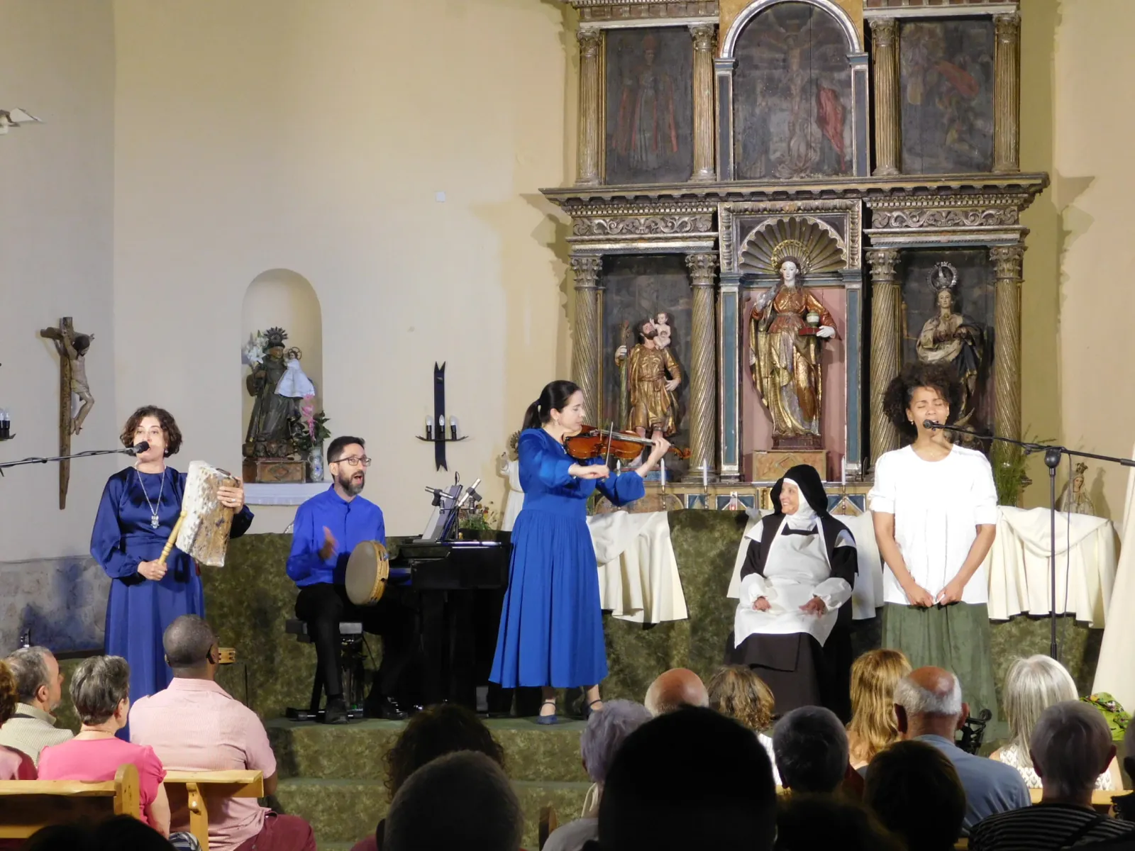 Foto 2 - El Tejado se emociona con la representaci&oacute;n de 'Juan, el esp&iacute;ritu del amor'