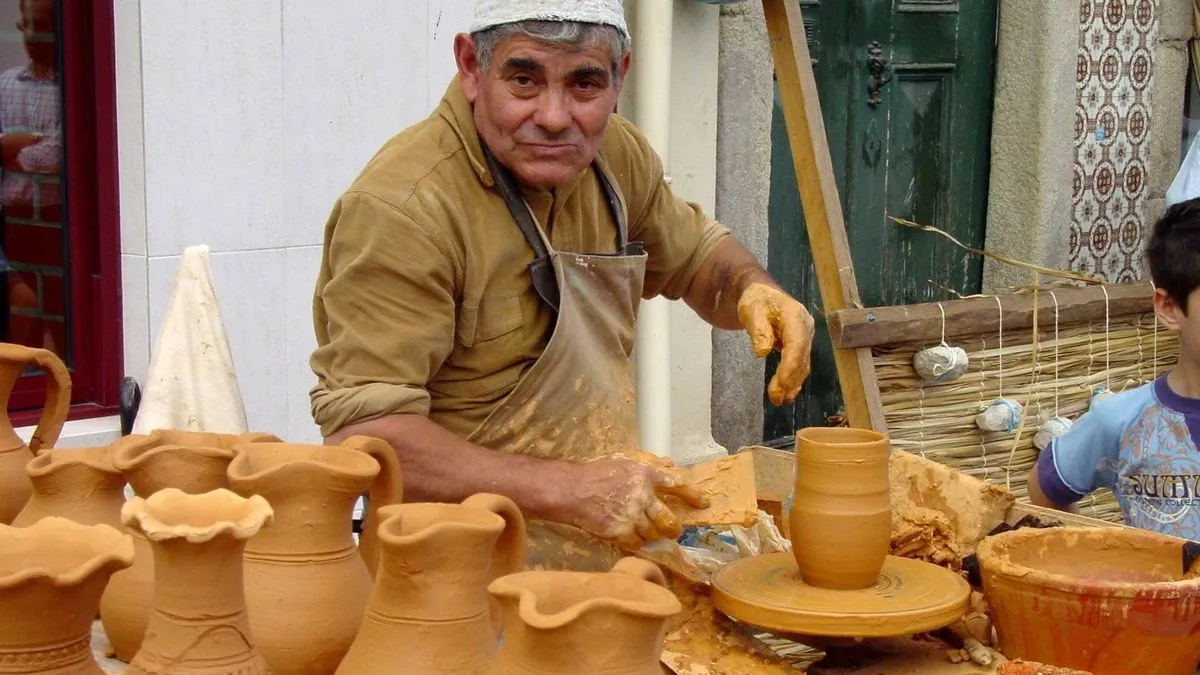 La Feria de Artesanía de Aveiro anima con cultura y tradición el Rossio