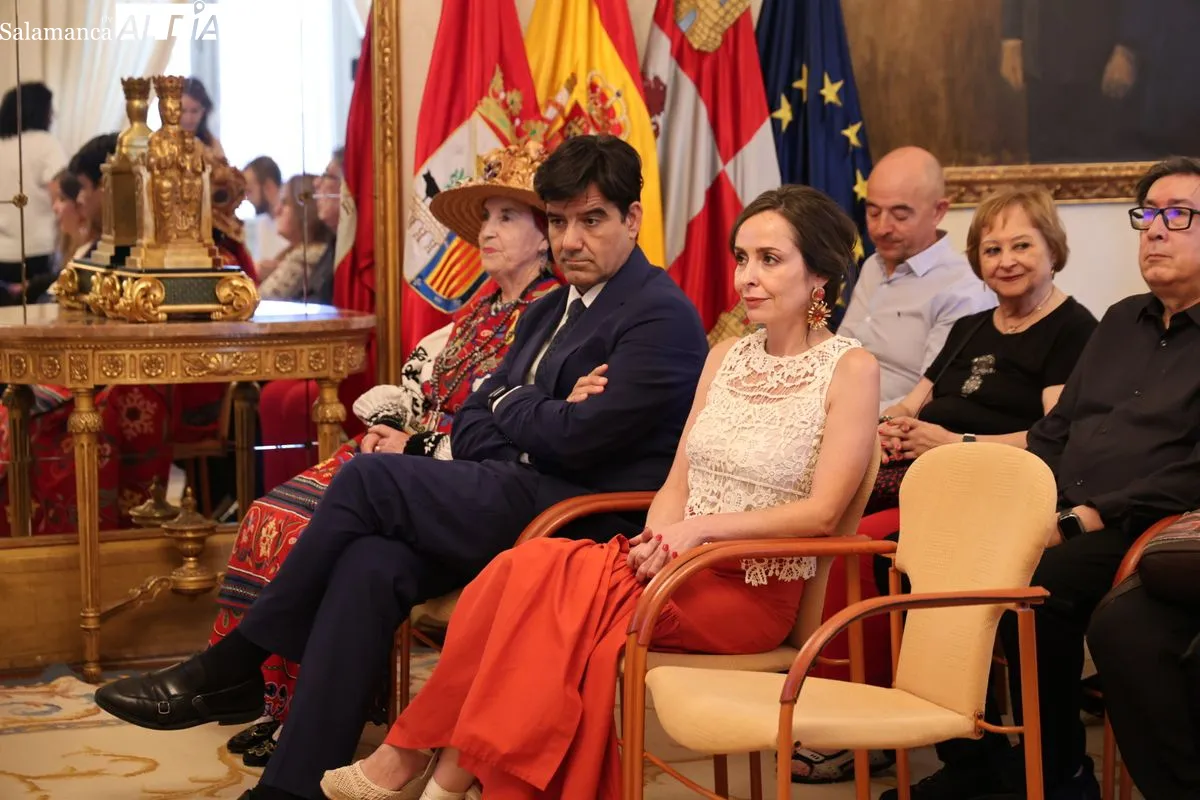 Presentación en el Ayuntamiento del V Festival Internacional de Folclore que se celebra en Salamanca. Foto de David Sañudo