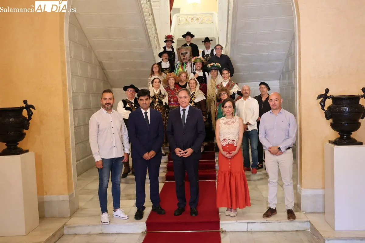 Presentación en el Ayuntamiento del V Festival Internacional de Folclore que se celebra en Salamanca. Foto de David Sañudo