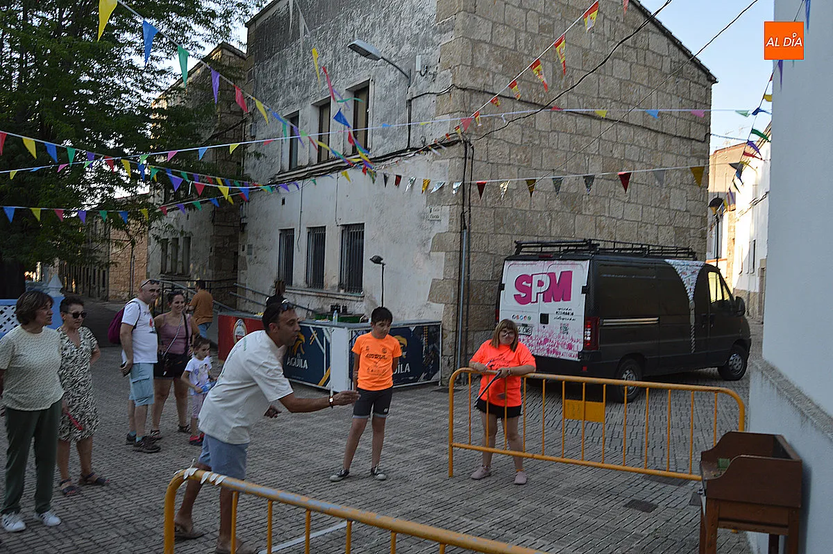 Campeonato de la rana de la Fiestas del Barrio de San Andrés 