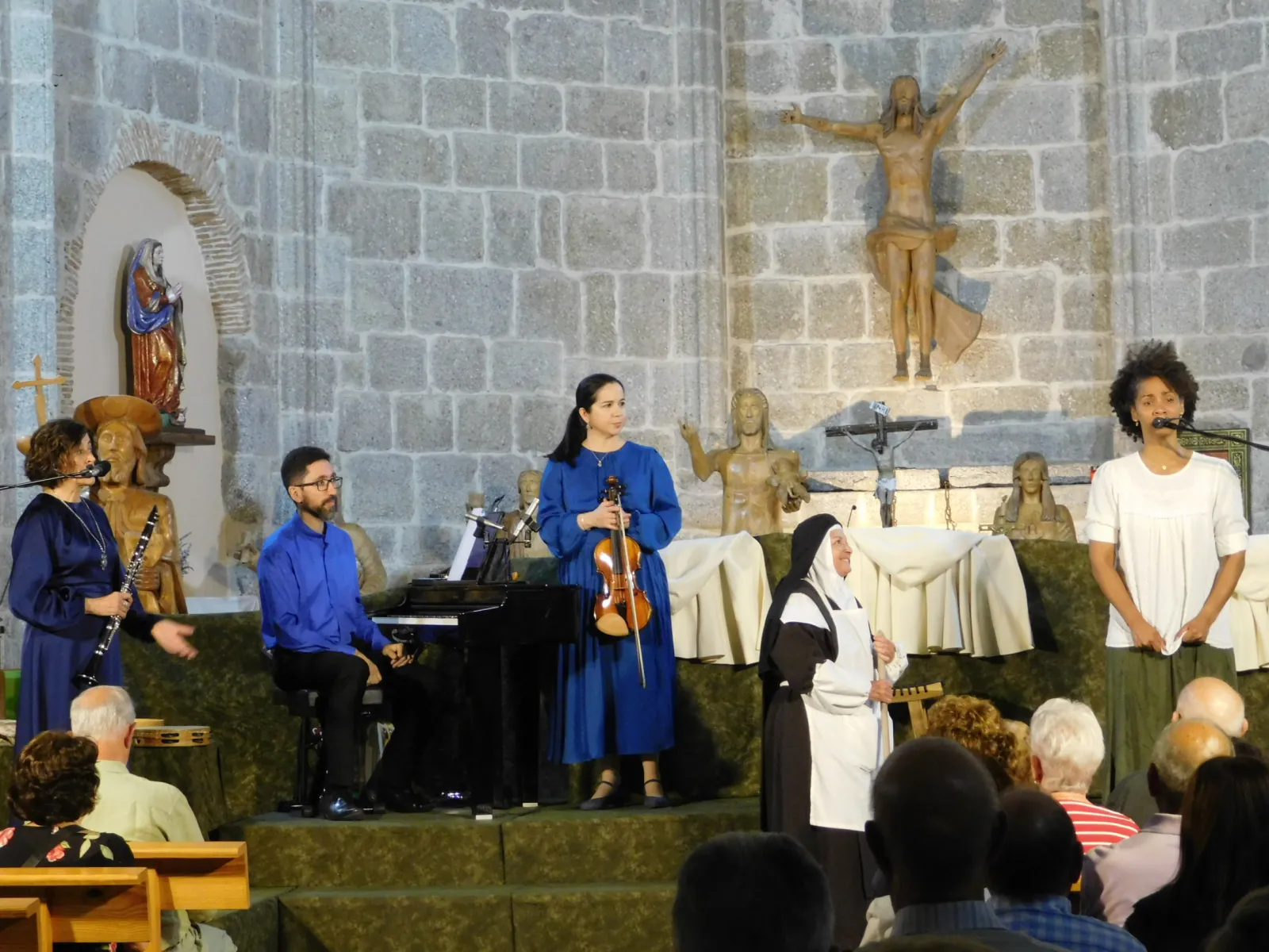 Foto 2 - Fuenterroble de Salvatierra acoge la representaci&oacute;n de 'Juan, el esp&iacute;ritu del amor'