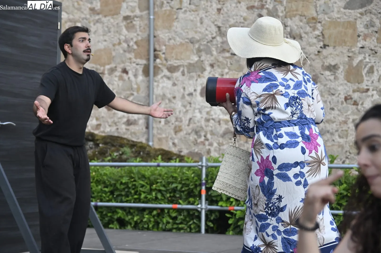 Foto 10 - FOTOS | Humor y la Escuela de Salamanca se dan la mano en el 'El extintor'