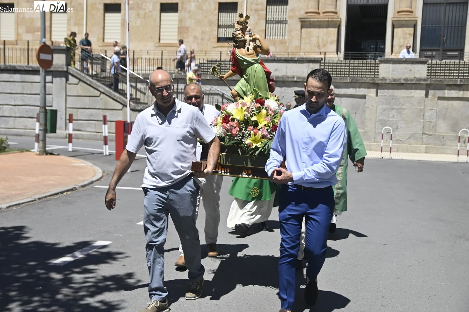 Foto 7 - FOTOS | Salamanca bendice sus veh&iacute;culos por San Crist&oacute;bal