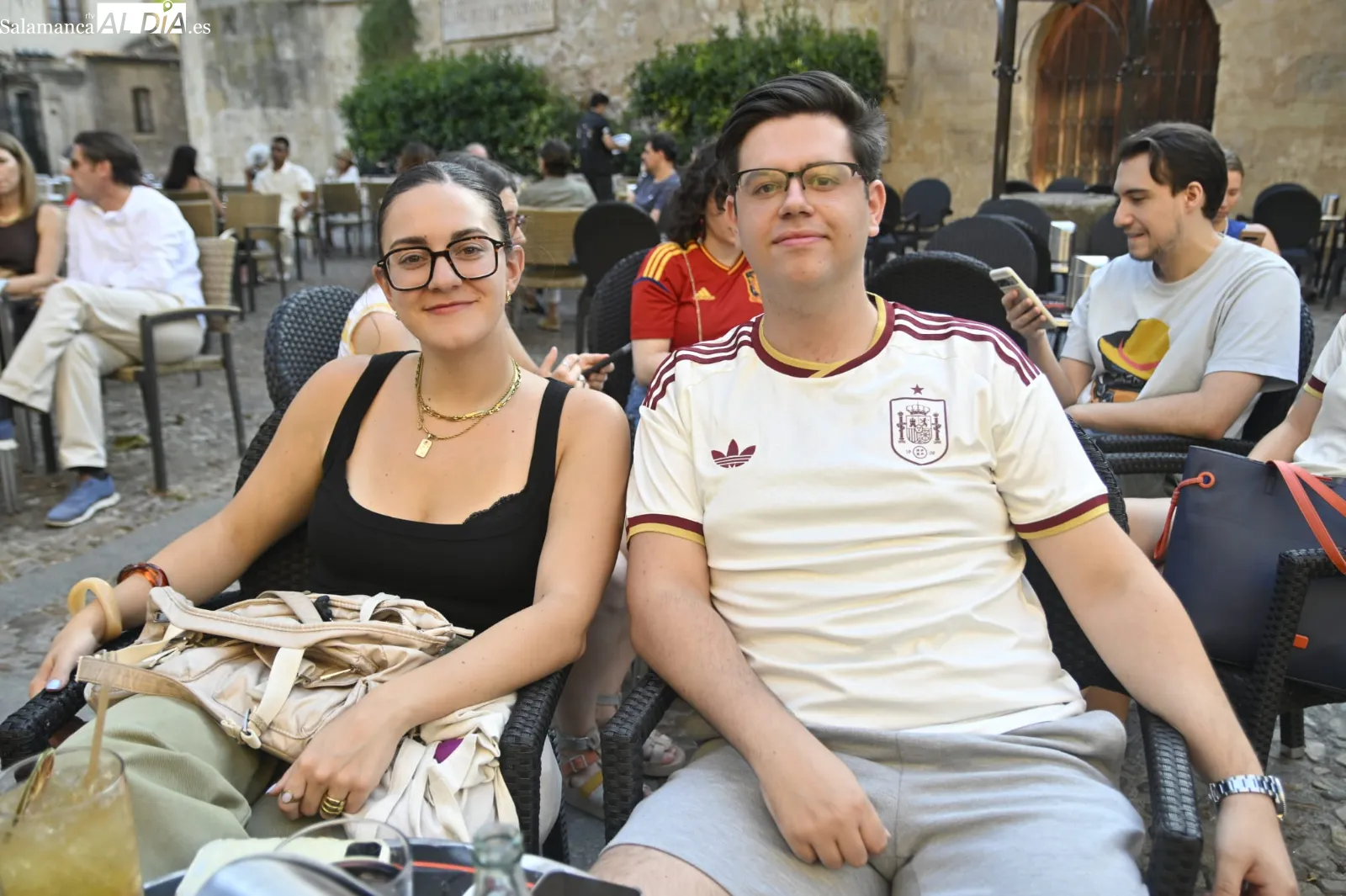 Foto 13 - FOTOS | Los salmantinos no se pierden el Espa&ntilde;a - B&eacute;lgica del Mundial para arrancar el fin de semana a lo grande